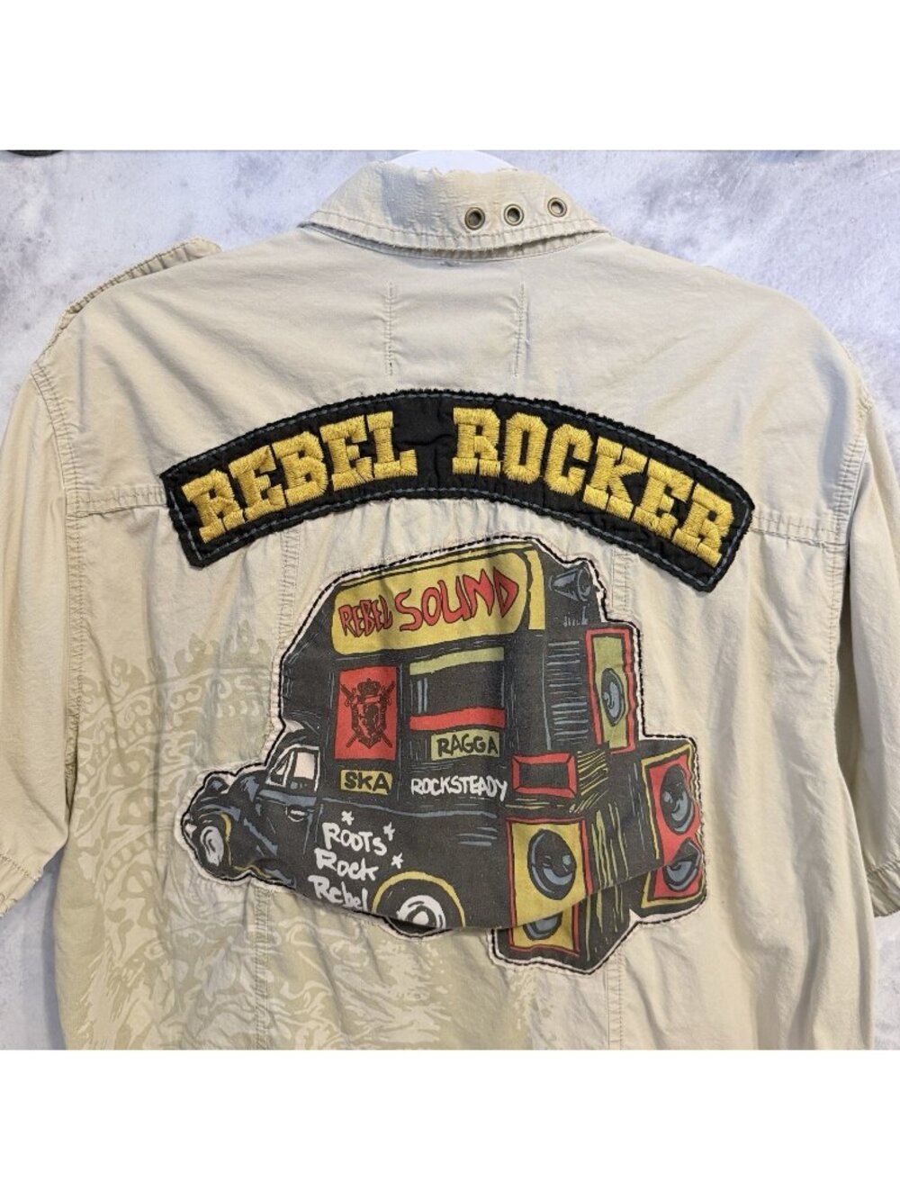 Rebel Spirit Button Up Shirt Mens XL Tan Short Sleeve Patches Embroidered